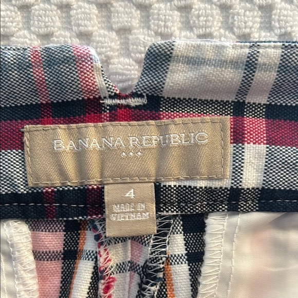 Classic Red and Black Bermudas Lightweight Summer Shorts - Picture 2 of 7